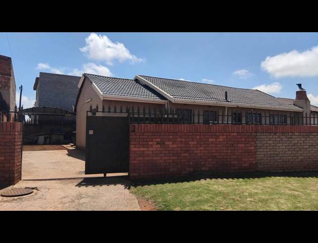 3 BEDROOM HOUSE FOR SALE IN ZAKARIYYA PARK